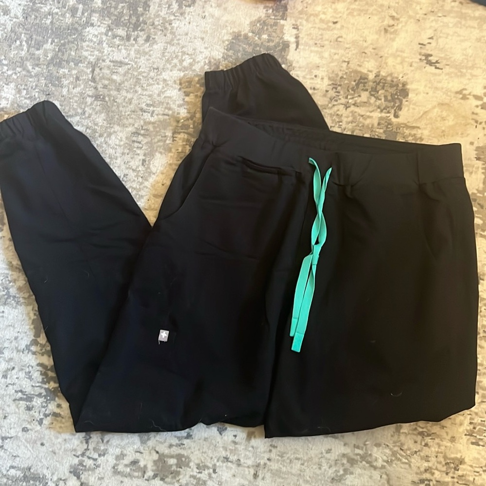 Figs women black scrub jogger. Size medium.